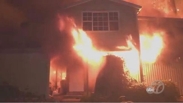 Desolación. Cientos de familias perdieron sus casas en los últimos días . Foto: gentileza ABC 7 News.