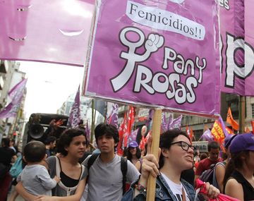 {altText(Marcha contra la violencia de género,#NiUnaMenos Marchas y acto en Plaza de Mayo contra violencia de género)}