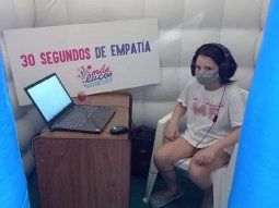 Formosa instaló cabinas de sonido para experimentar lo que sienten los niños autistas por la pirotecnia
