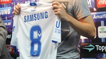 gago fue presentado en velez: la idea es ganar los tres titulos gago fue presentado en velez: la idea es ganar los tres titulos