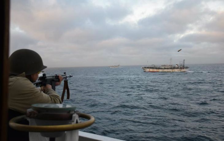 Prefectura persiguió al buque pesquero chino y detuvo su actividad en mar argentino