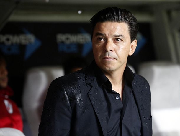 Gallardo le prohibió a los jugadores de River usar el celular