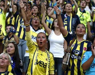 Insólita multa: sólo permitieron entrar mujeres al estadio