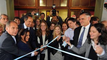 scioli inauguro un hogar de transito para victimas de violencia de genero scioli inauguro un hogar de transito para victimas de violencia de genero