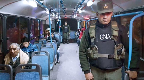 Córdoba: apenas circula el 15% de los colectivos con custodia de la Gendarmería