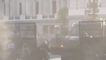 video: graves incidentes en el congreso mientras se trata la reforma laboral video: graves incidentes en el congreso mientras se trata la reforma laboral