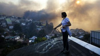 luego de cuatro dias, el incendio en valparaiso fue extinguido por completo luego de cuatro dias, el incendio en valparaiso fue extinguido por completo