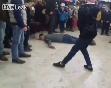 Se dio un terrible golpe cuando trató de dar una vuelta en el aire