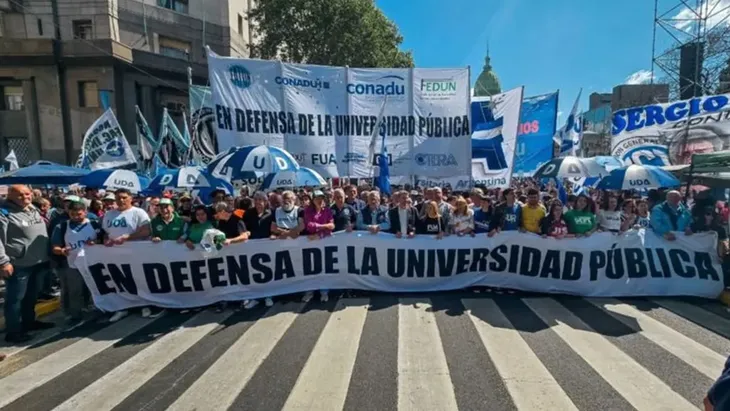 Paro en universidades nacionales: cuánto dura y qué reclaman docentes y no  docentes