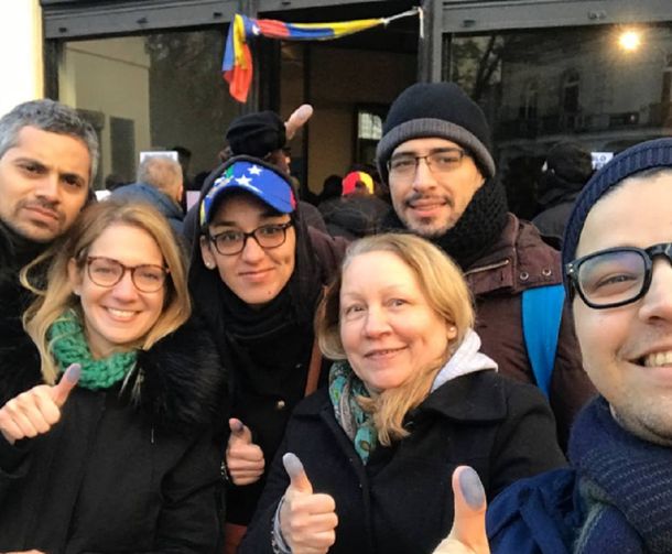 Masiva participación de venezolanos que viven en Argentina contra Maduro