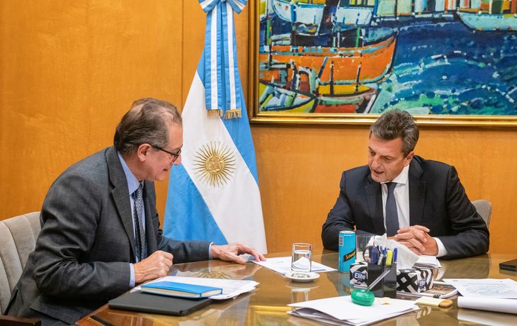 En plena disparada del dólar blue, Sergio Massa y Miguel Pesce analizaron medidas