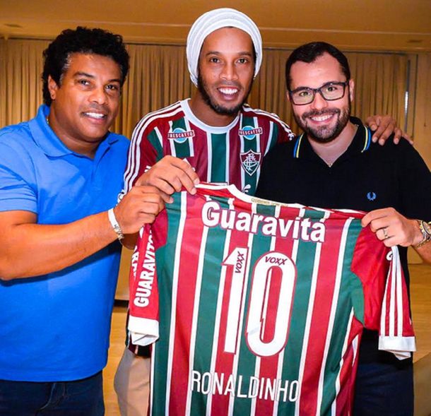 La magia no se va: Ronaldinho seguirá jugando y ya tiene nuevo club
