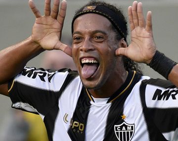 Ronaldinho entró a un selecto club y ahora va por todo