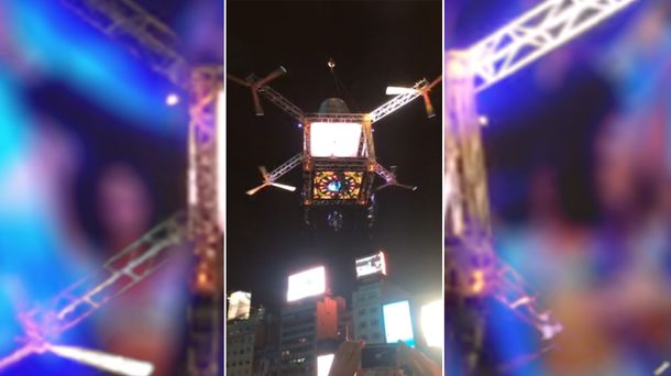 VIDEO: un drone gigante fue montado en el Obelisco para la apertura de Showmatch