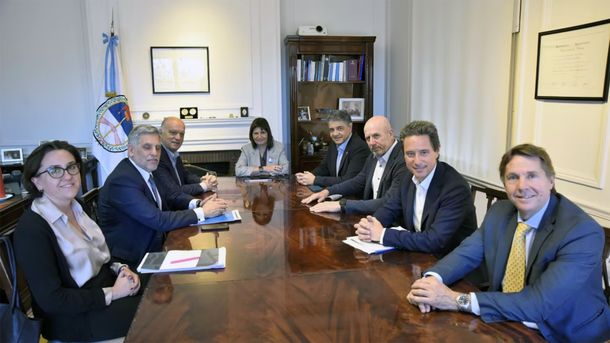 Equipos del Ministerio de Seguridad y de la Ciudad liderados por Bullrich y Macri. Equipos del Ministerio de Seguridad y de la Ciudad liderados por Bullrich y Macri.