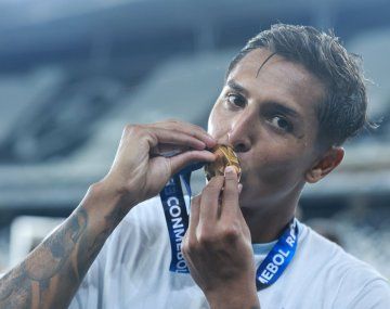 Una sensible baja para Costas en Racing: Almendra se va a jugar a México