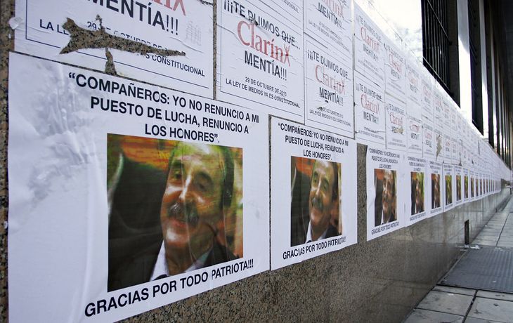 Afiches de despedida para Moreno en Comercio Interior