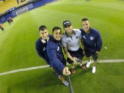 Teo se tomó una selfie con sus compañeros