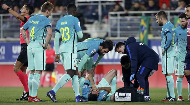 Sergio Busquets se retiró lesionado tras una dura entrada