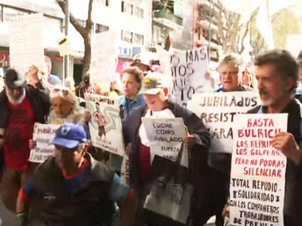 Otro miércoles de protesta: jubilados y discapacitados volvieron a reclamar frente al Congreso