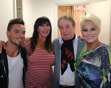 Federico Bal, feliz con Moria, su padre y su madre