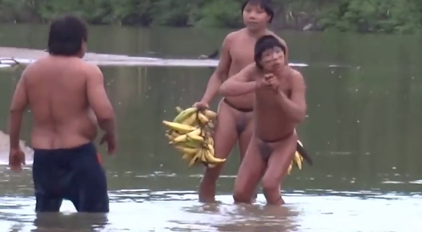 Mirá el primer contacto con la sociedad de una tribu indígena del Amazonas