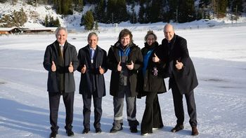 El viaje de egresados de Javier Milei a Davos. El viaje de egresados de Javier Milei a Davos.
