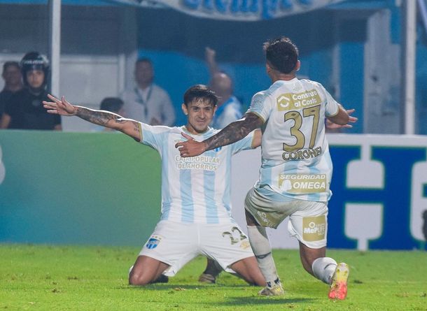 Gran debut de Pusineri: Atlético Tucumán goleó por 5-0 a Sarmiento por el Torneo Apertura