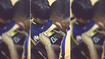 Benjamín Agüero, con Carlos Tevez Benjamín Agüero, con Carlos Tevez