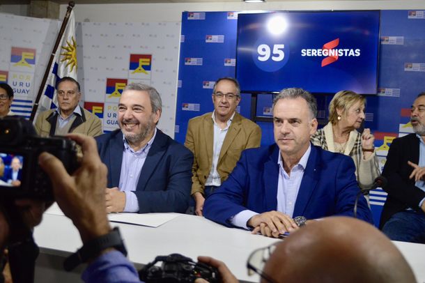 Yamandú Orsi y Mario Bergara formalizaron su acuerdo partidario dentro del Frente Amplio para las elecciones 2024.