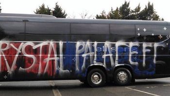 Así quedó el micro escrachado Así quedó el micro escrachado