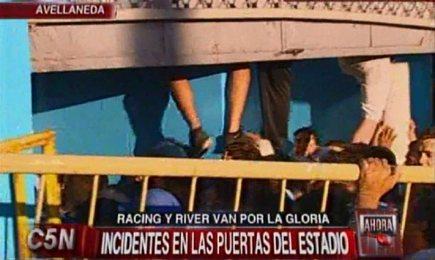 Graves incidentes en el ingreso de hinchas de Racing