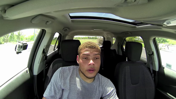 un deportista se encierra en un auto en verano para demostrar lo que soportan los perros un deportista se encierra en un auto en verano para demostrar lo que soportan los perros