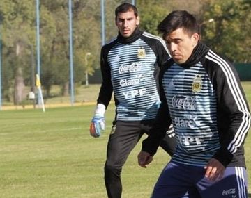 Selección: Acuña sintió una molestia y se fue al vestuario durante la práctica en Huracán