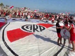 asi fue el banderazo de river en la previa al partido con monterrey asi fue el banderazo de river en la previa al partido con monterrey