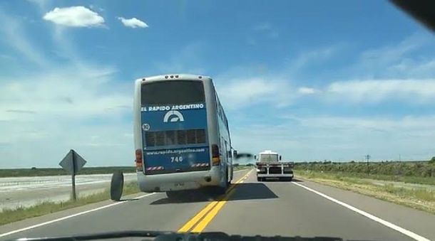 VIDEO: Un micro perdió una rueda en plena ruta 3