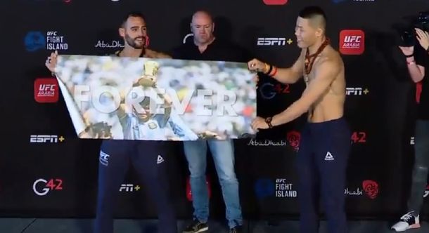 Ponzinibbio vuelve a pelear en UFC y sorprendió con un homenaje a Maradona en pleno pesaje