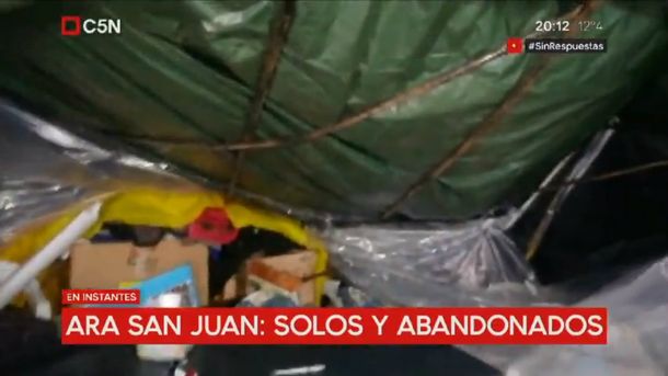 Así quedó la carpa después de que la lluvia la aplastara