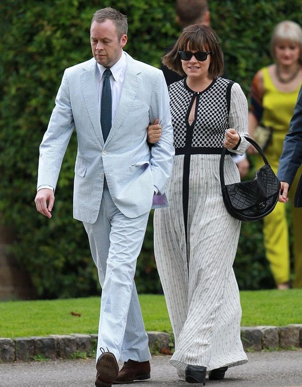 Lily Allen lució demasiado escote en una boda de alta sociedad