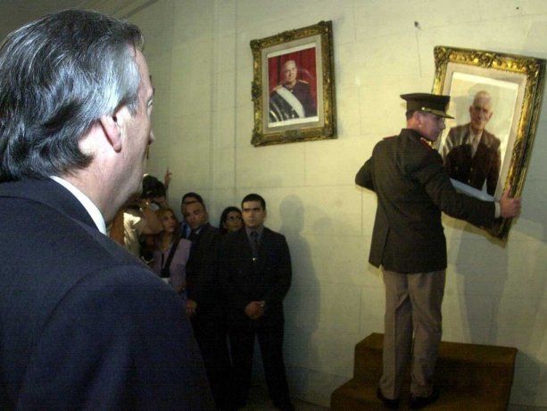Murió el militar que bajó los cuadros de Videla y Bignone