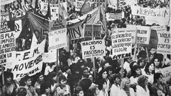 La Cámara de Diputados aprueba en 1974 la igualdad jurídica de la mujer. La Cámara de Diputados aprueba en 1974 la igualdad jurídica de la mujer.