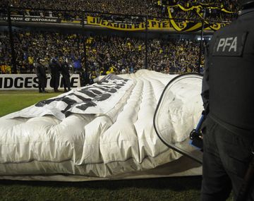 La manga inflable fue movida de La Bombonera hasta Puerto Madero