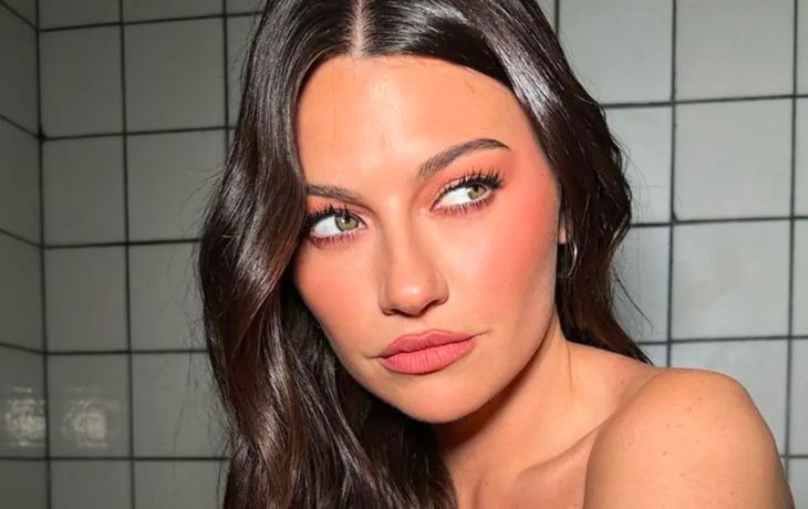 Sofía Jujuy Jiménez lució su microbikini en el sauna