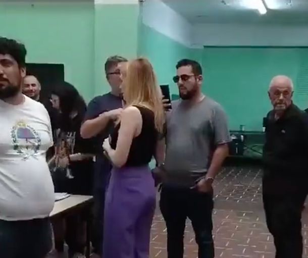 Escándalo con Lilia Lemoine: se presentó en su mesa electoral con la boleta de Milei en la mano