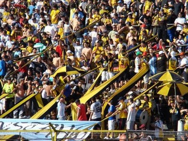 La barra de Almirante entró al vestuario para agredir a los jugadores