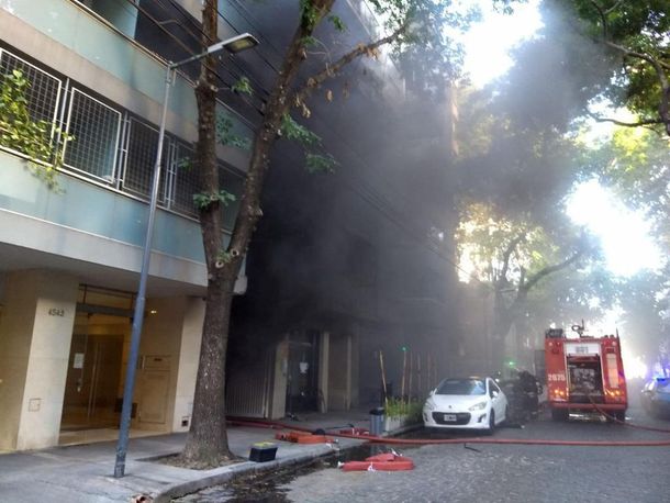 Incendio En Un Edificio De Palermo: Once Personas Hospitalizadas