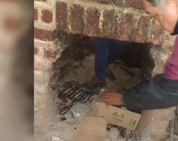 Intentó entrar a robar por la chimenea y quedó atascado: le tuvo que pedir ayuda a la víctima