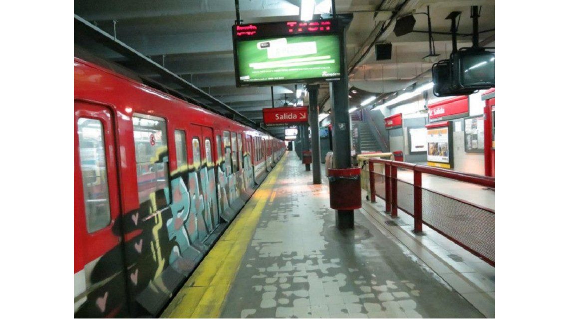 Subtes: La Línea B Estuvo Parada 4 Horas En El último Día Del Año