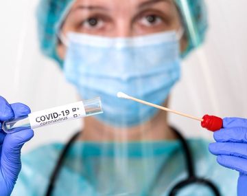 Un hisopado perforó el revestimiento del cerebro de una mujer