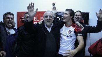 el presidente de newell´s: es insolito que no se le den los jugadores al dt el presidente de newell´s: es insolito que no se le den los jugadores al dt